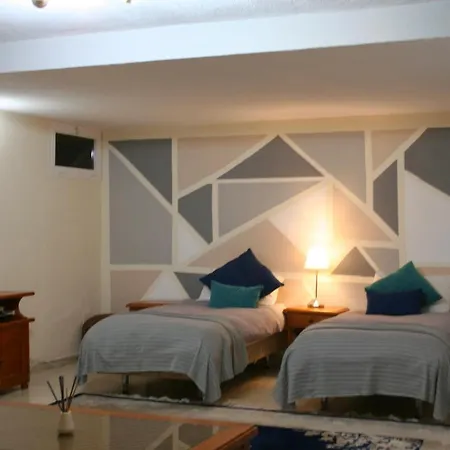 Villa Casa Noble, Stunning Beach Side Townhouse, Nr Estepona