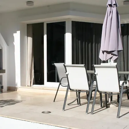 Casa Noble, Stunning Beach Side Townhouse, Nr Villa Estepona