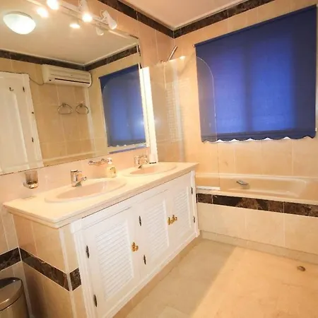 Casa Noble, Stunning Beach Side Townhouse, Nr * Estepona